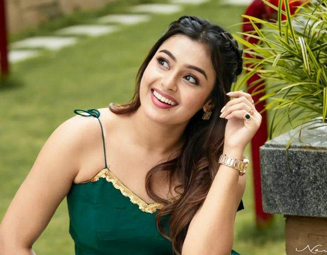 Mokksha Green Dress Photos